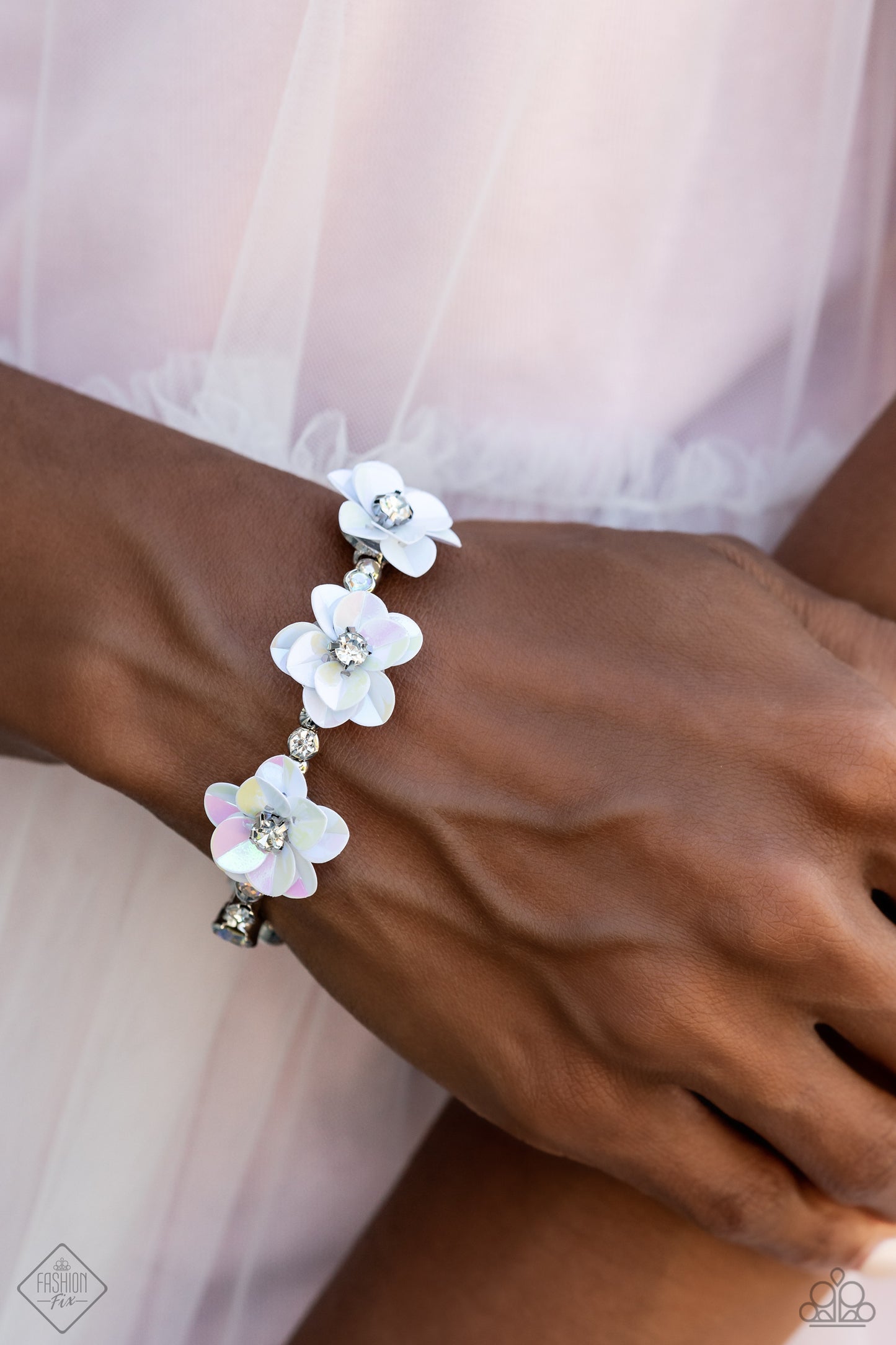 Paparazzi Accessories Glimpses of Malibu - Complete Trend Blend - September 2023 Featuring playful styles accented with fun pops of color, the Glimpses of Malibu Collection is an endearing assortment of cheerful and whimsical laid-back fashion. From the b