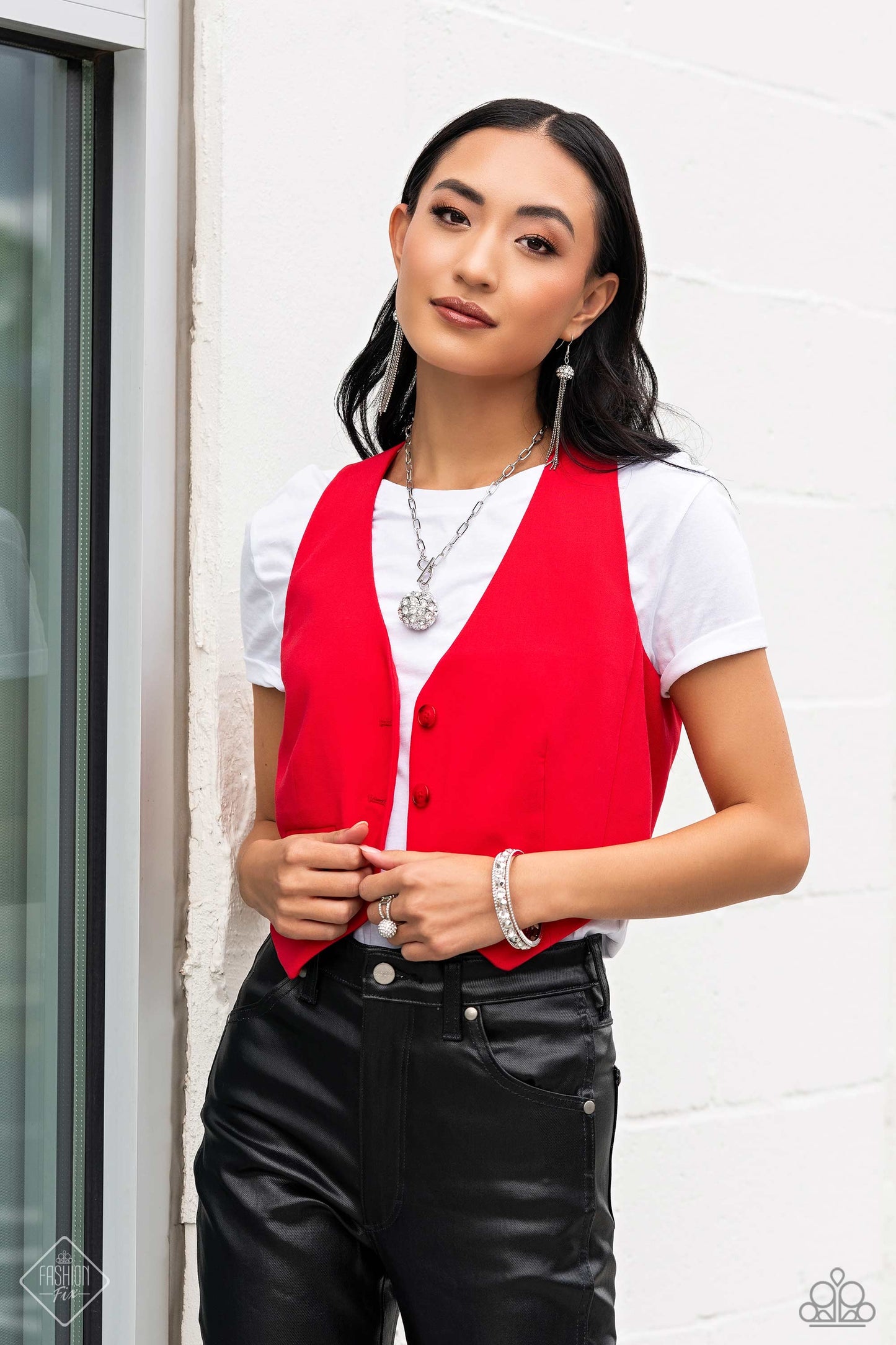 Paparazzi Accessories Magnificent Musings: FF November 2023 The Magnificent Musings Collection features bold statement pieces and edgy designs. Reveling in sassy, unapologetic fashion, Magnificent Musings mavens confidently express themselves through glam