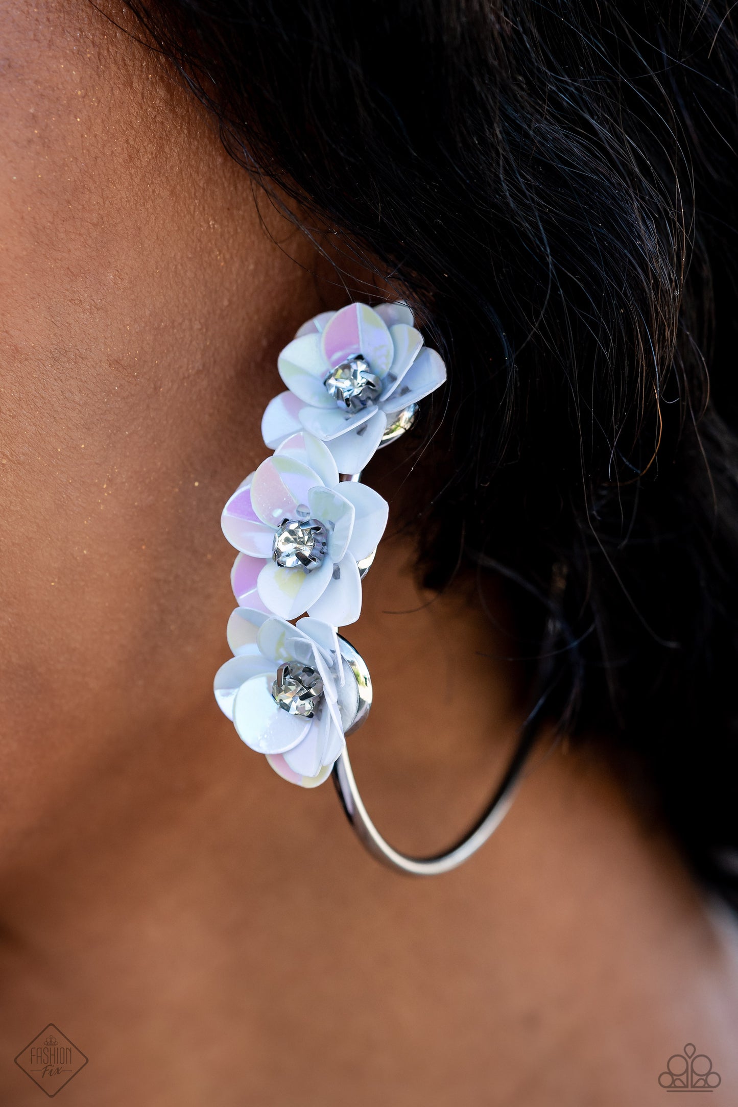 Paparazzi Accessories Glimpses of Malibu - Complete Trend Blend - September 2023 Featuring playful styles accented with fun pops of color, the Glimpses of Malibu Collection is an endearing assortment of cheerful and whimsical laid-back fashion. From the b