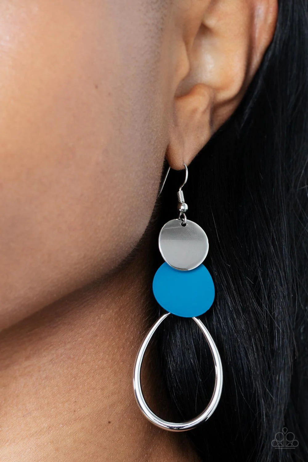 Paparazzi Accessories Retro Reception - Blue A collection of chiseled, clear and milky geometric shapes in pink hues feature an iridescent overlay as they cascade from a silver curb chain, resulting in a bubbly and boisterous fringe below the collar. A la