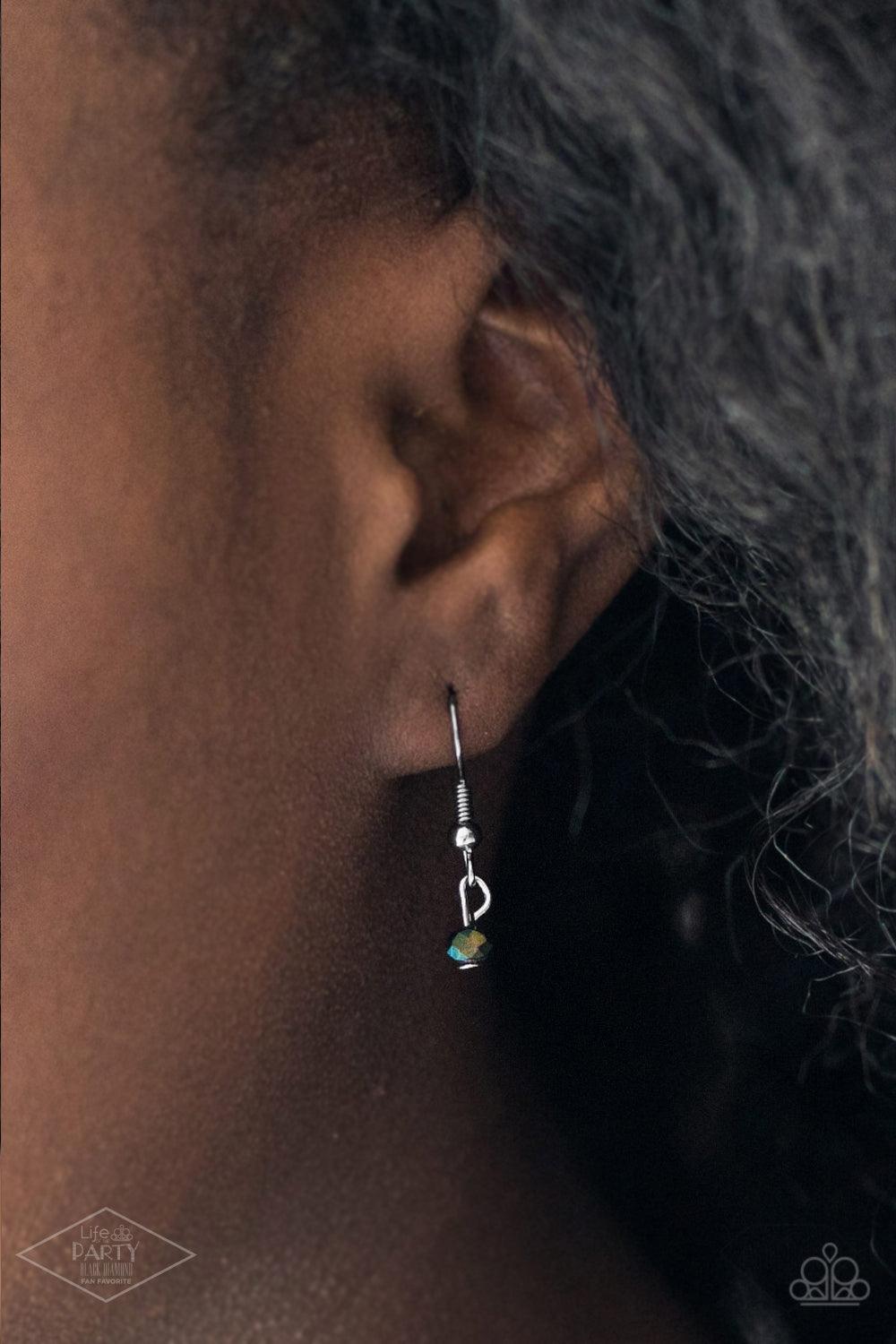Paparazzi Accessories Glitter Go-Getter Brushed in a metallic iridescence, dainty beads trickle along gunmetal chains, creating shimmery layers across the chest. Featuring faceted edges, the glittery beads cascade down the sides of the palette for an addi
