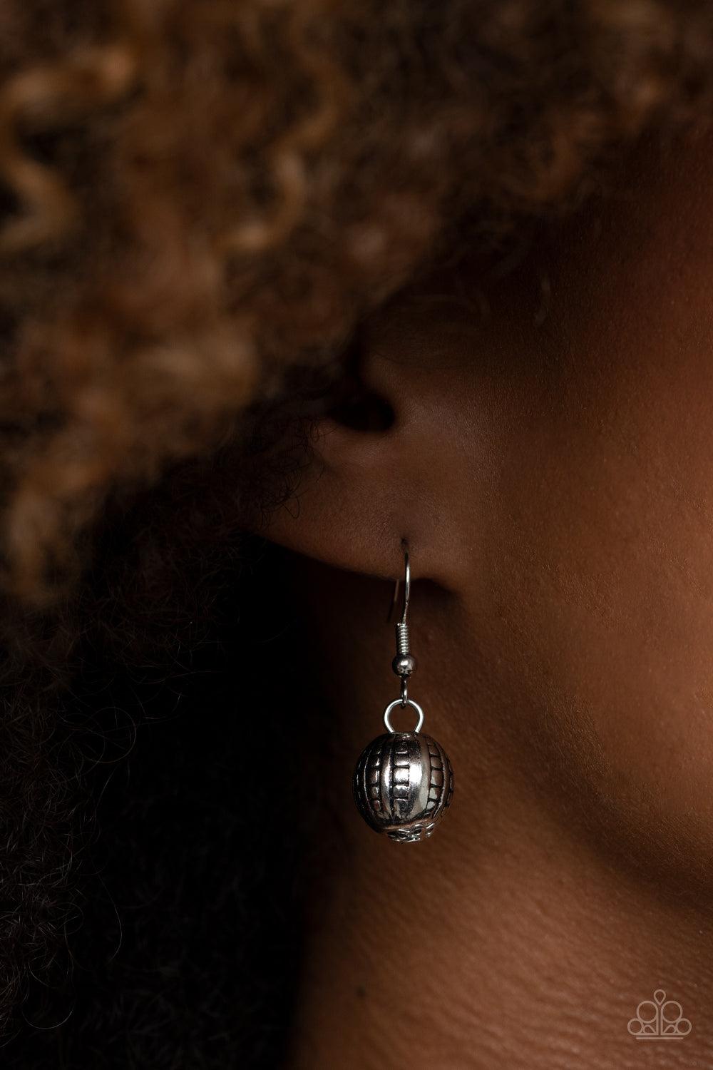 Paparazzi Accessories SEA The Sights - Purple A dainty collection of ornate silver beads and purple stone beads dot a dainty silver chain, giving way to a hammered silver ring featuring a shell-like center. A hammered silver disc and purple shell-like dis