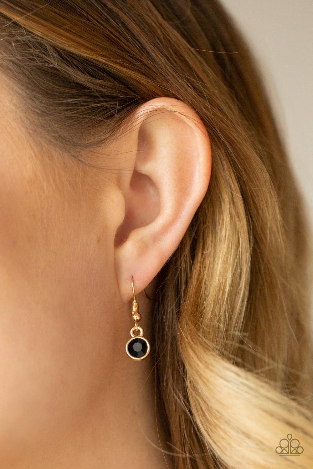 Paparazzi Accessories Urban Royalty - Gold A dramatically oversized row of gold chain attaches to a black emerald cut rhinestone pendant, creating a demanding centerpiece below the collar. Features an adjustable clasp closure. Sold as one individual neckl