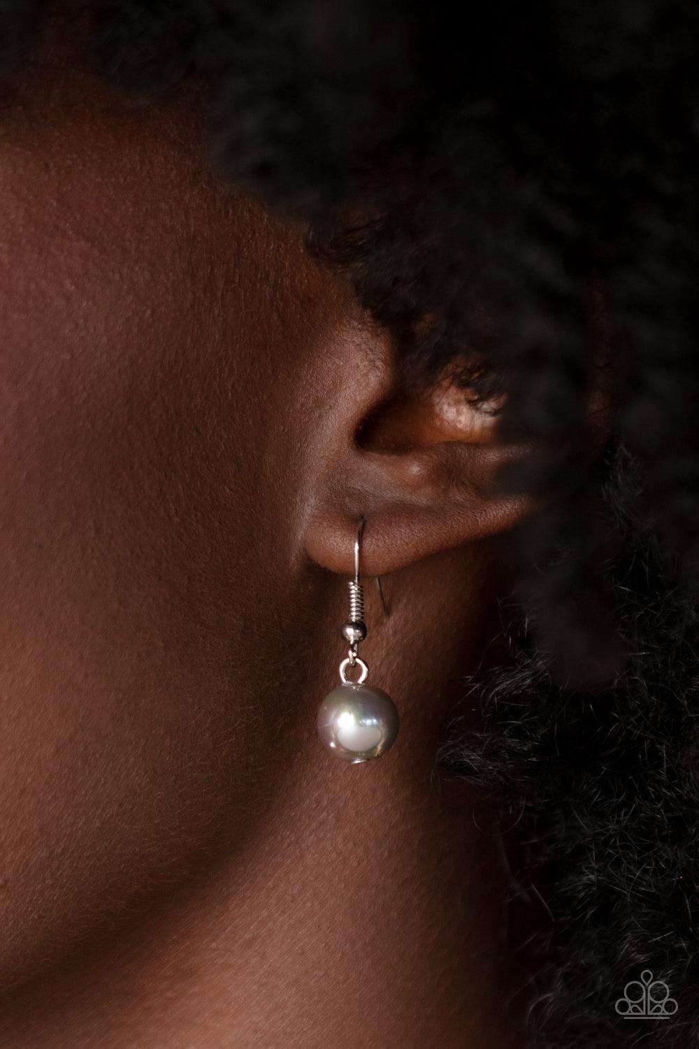 Paparazzi Accessories Dreamscape Escape - Silver Dipped in an iridescent finish, oversized silver pearls alternate with shiny silver beads below the collar for a dreamy pop of shimmer. Features an adjustable clasp closure. Sold as one individual necklace.