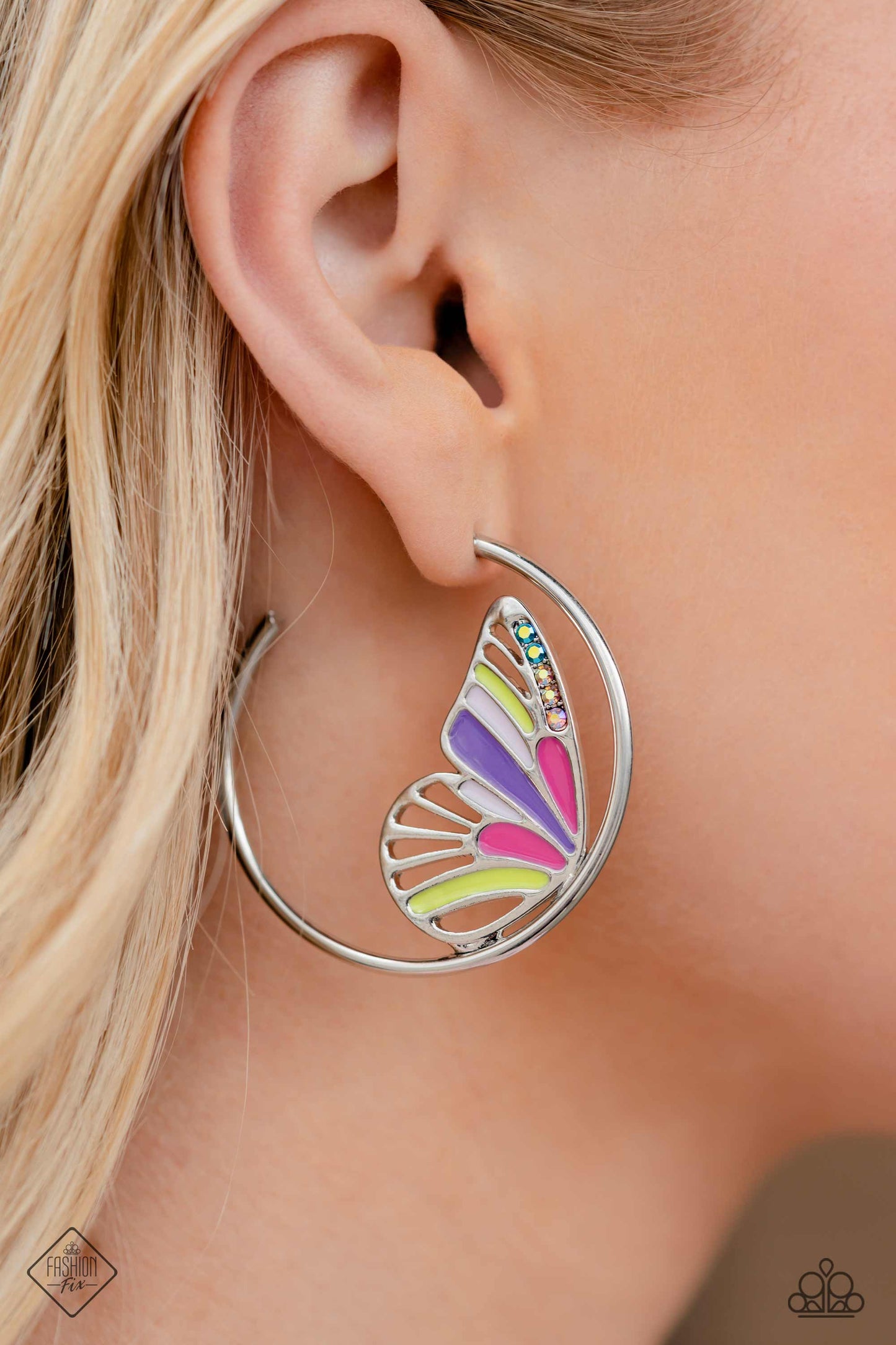Paparazzi Accessories Glimpses of Malibu - Complete Trend Blend - August 2023 Featuring playful styles accented with fun pops of color, the Glimpses of Malibu Collection is an endearing assortment of cheerful and whimsical laid-back fashion. From the bubb