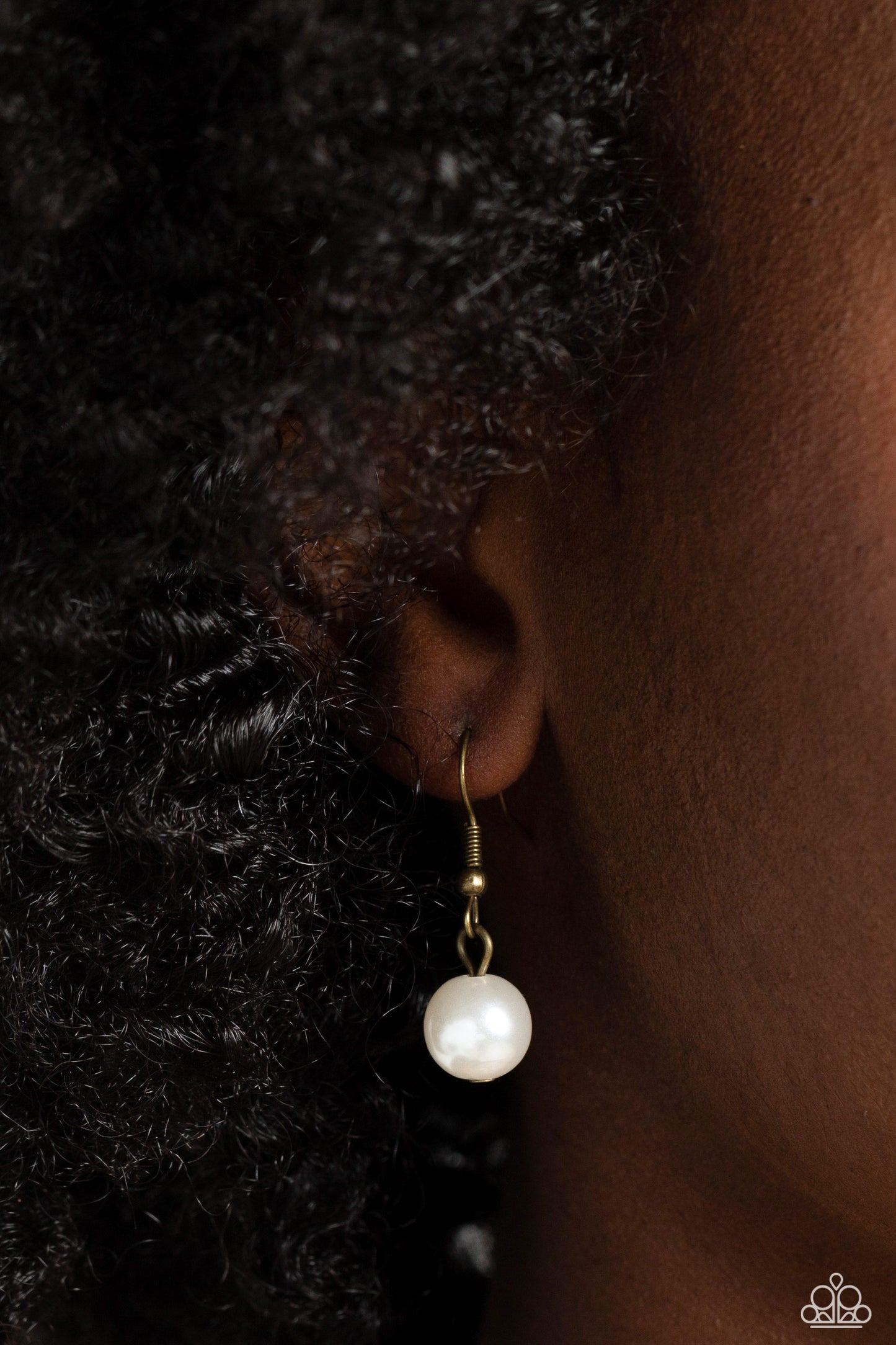 Paparazzi Accessories Glinting Goddess - Brass A faceted collection of glassy, UV reflective crystal-like beads and classic white pearls in varying sizes flickers and flashes below the collar on a thick brass curb chain for a refined shimmer. Features an