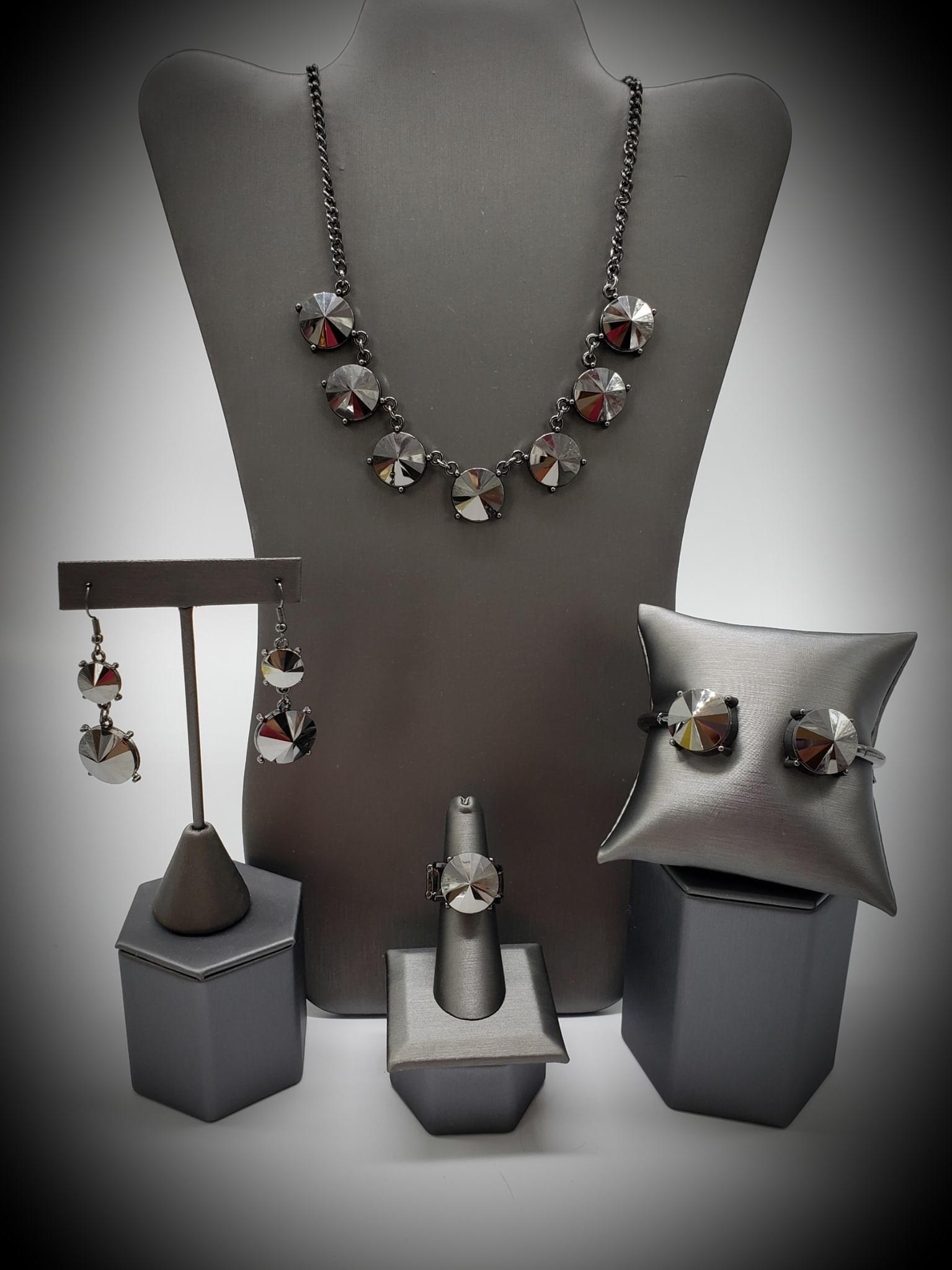 Paparazzi Accessories Magnificent Musings: FF September 2021 The Magnificent Mile in Chicago is where we pulled our inspiration for the Magnificent Musings collection. With a range of shopping venues, the Magnificent Mile is a hub for classic trends with