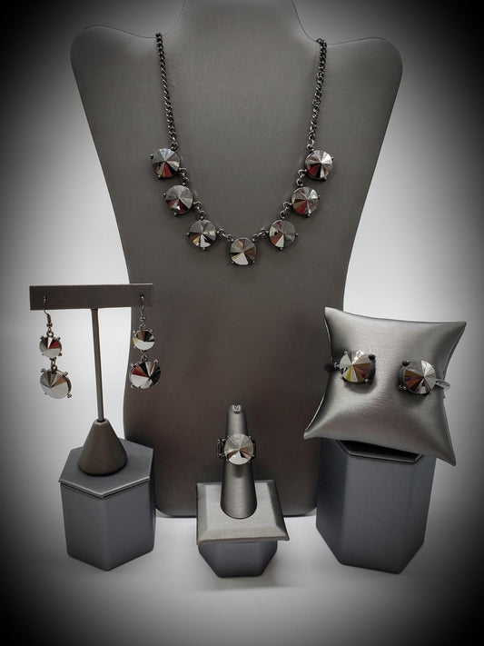 Paparazzi Accessories Magnificent Musings: FF September 2021 The Magnificent Mile in Chicago is where we pulled our inspiration for the Magnificent Musings collection. With a range of shopping venues, the Magnificent Mile is a hub for classic trends with