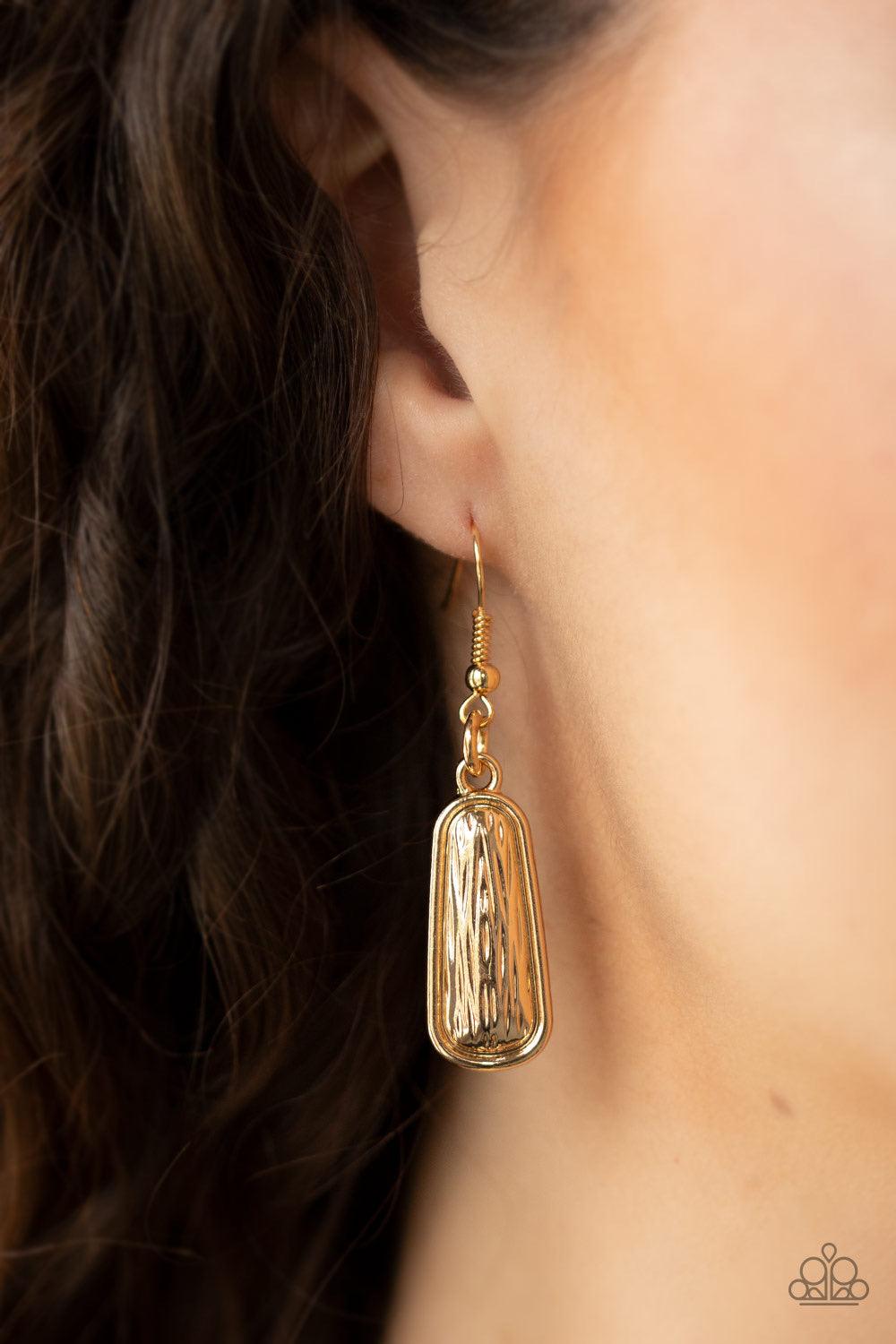 Paparazzi Accessories MANE Up - Gold Featuring smooth and etched finishes, a collection of glistening gold plates link below the collar, creating a blinding fringe. Features an adjustable clasp closure. Jewelry