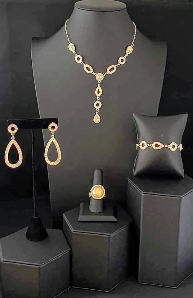 Paparazzi Accessories Fiercely 5th Avenue: April 2021 The styles featured in the Fiercely 5th Avenue Collection are exactly what you would expect with a name like that: Sleek, classy, metallic designs that you’d find on the streets of New York. The access