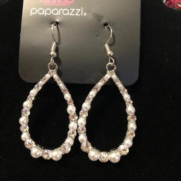 Paparazzi Accessories Gala Go-Getter - White Paparazzi Exclusive Jewelry