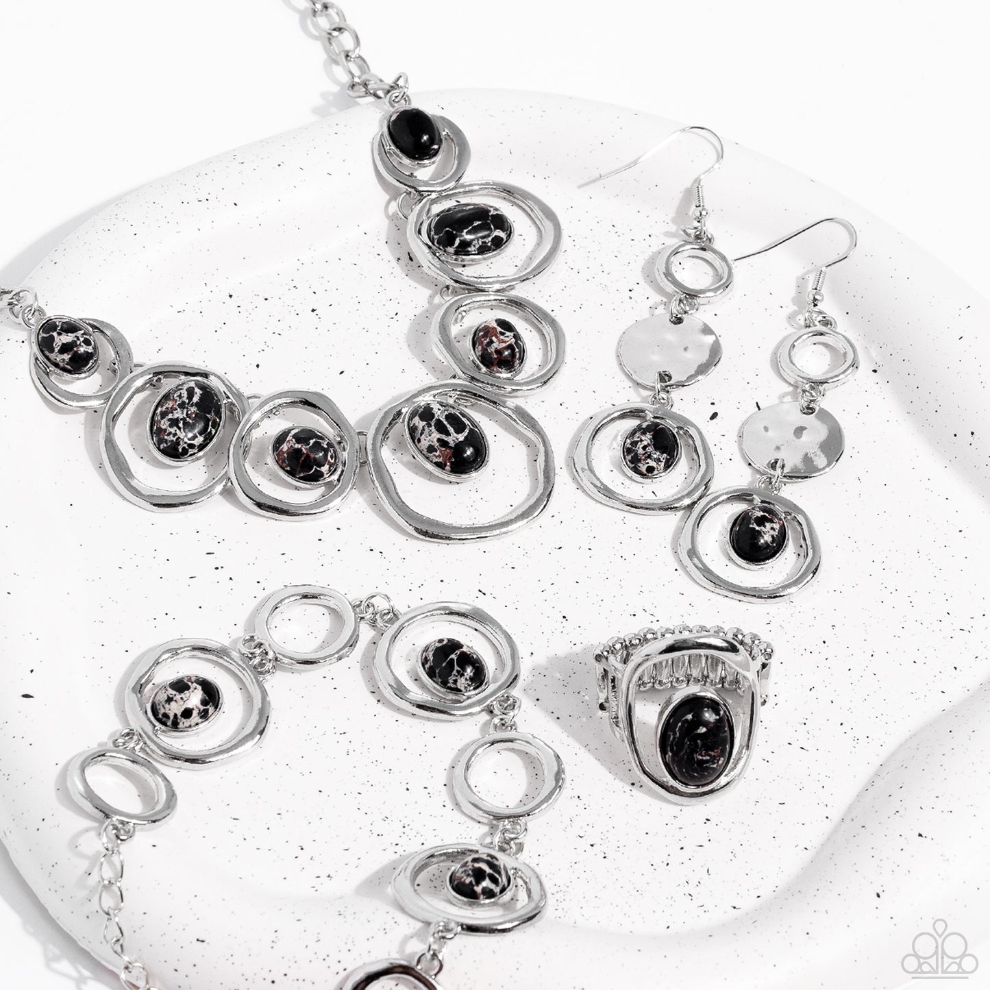 Paparazzi Accessories Simple SantaFe: FF December 2022 Authentic designs and handcrafted pieces are staples of the Simply Santa Fe Collection. Featuring patterns and elements inspired by nature, these earthy designs tend to have a little more detail. Thos