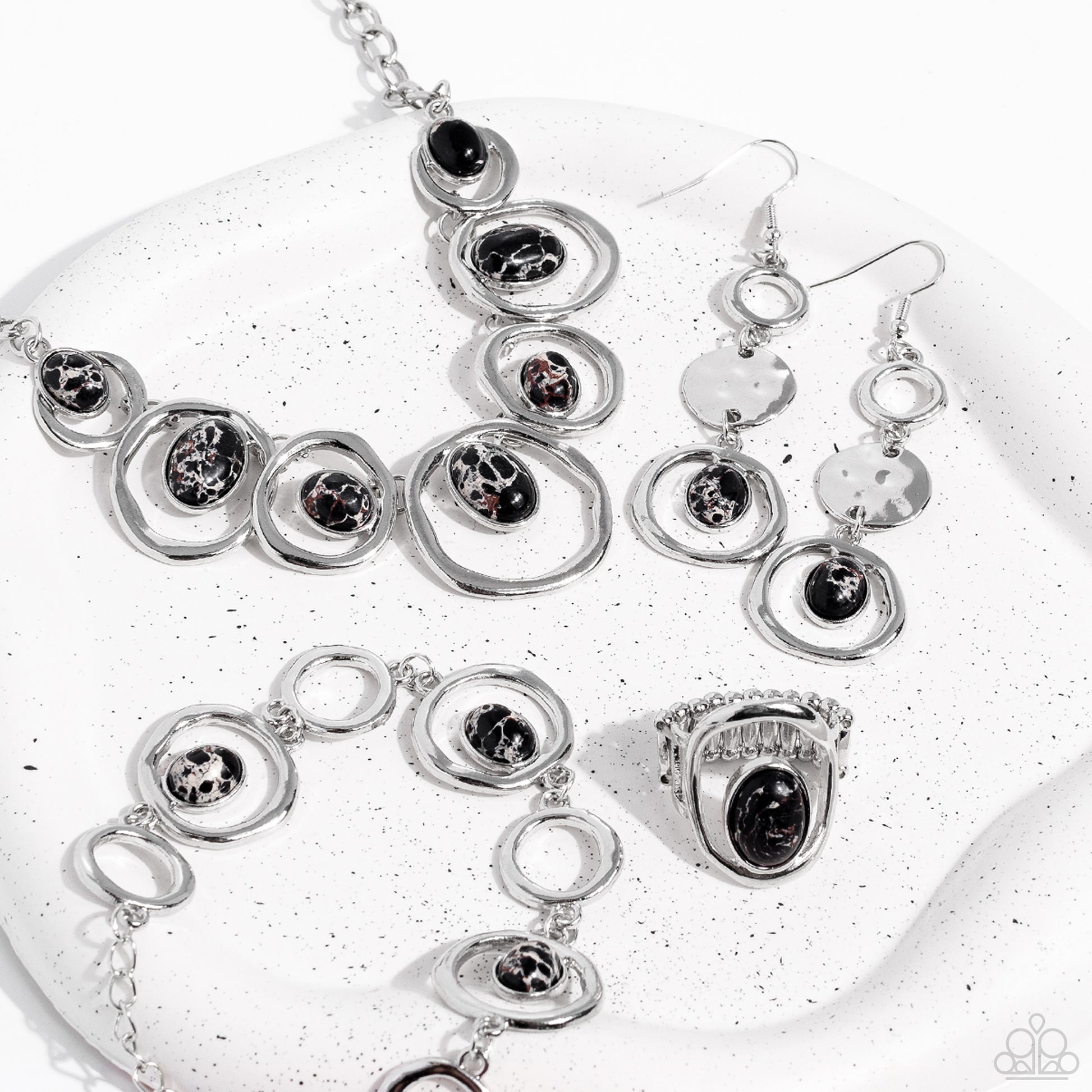 Paparazzi Accessories Simple SantaFe: FF December 2022 Authentic designs and handcrafted pieces are staples of the Simply Santa Fe Collection. Featuring patterns and elements inspired by nature, these earthy designs tend to have a little more detail. Thos