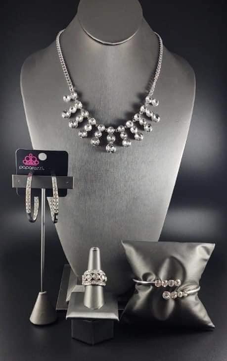Paparazzi Accessories Fiercely 5th Avenue: February 2021 FF The styles featured in the Fiercely 5th Avenue collection are exactly what you would expect with a name like that: Sleek, classy, metallic designs that you’d find on the streets of New York. The