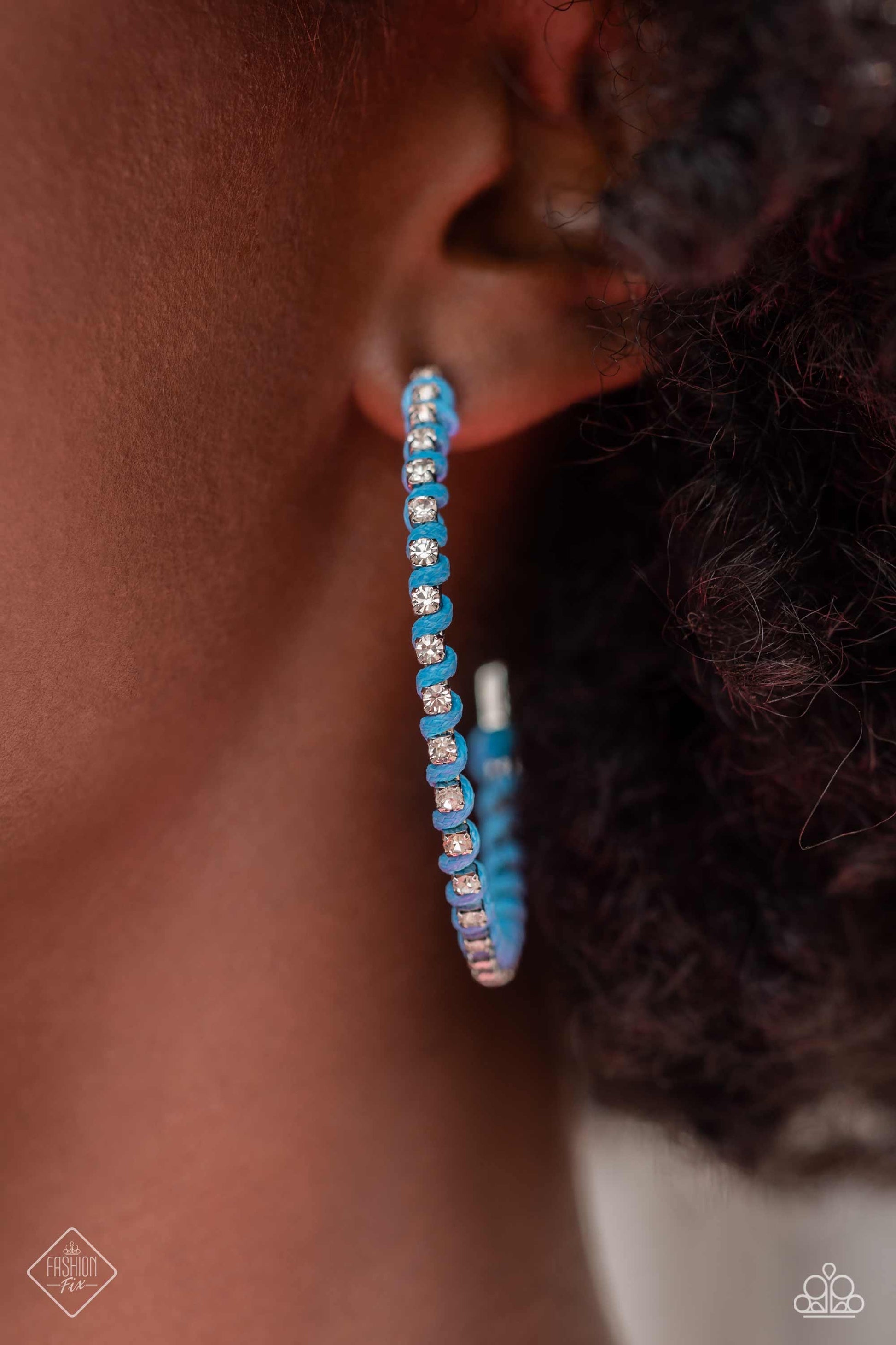 Paparazzi Accessories Sunset Sitings - Complete Trend Blend - September 2023 Fueled by abstract designs and funky combinations of the most daring trends, the Sunset Sightings Collection features audacious, outside-the-box fashion. Sunset Sightings fashion