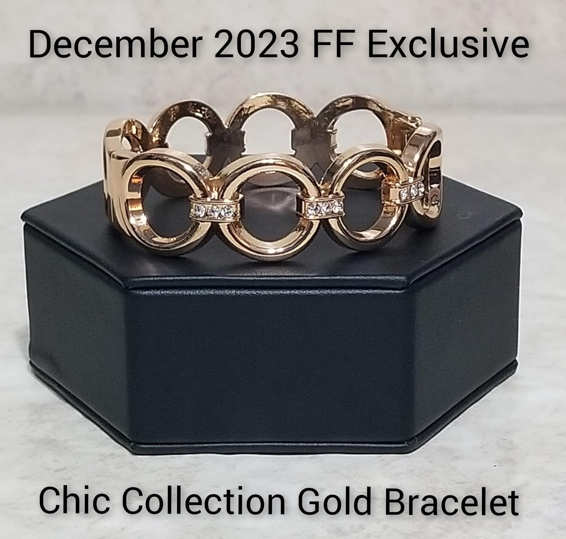 Paparazzi Accessories Chic Collection - Gold December 2023 FF Stylist Pick Jewelry