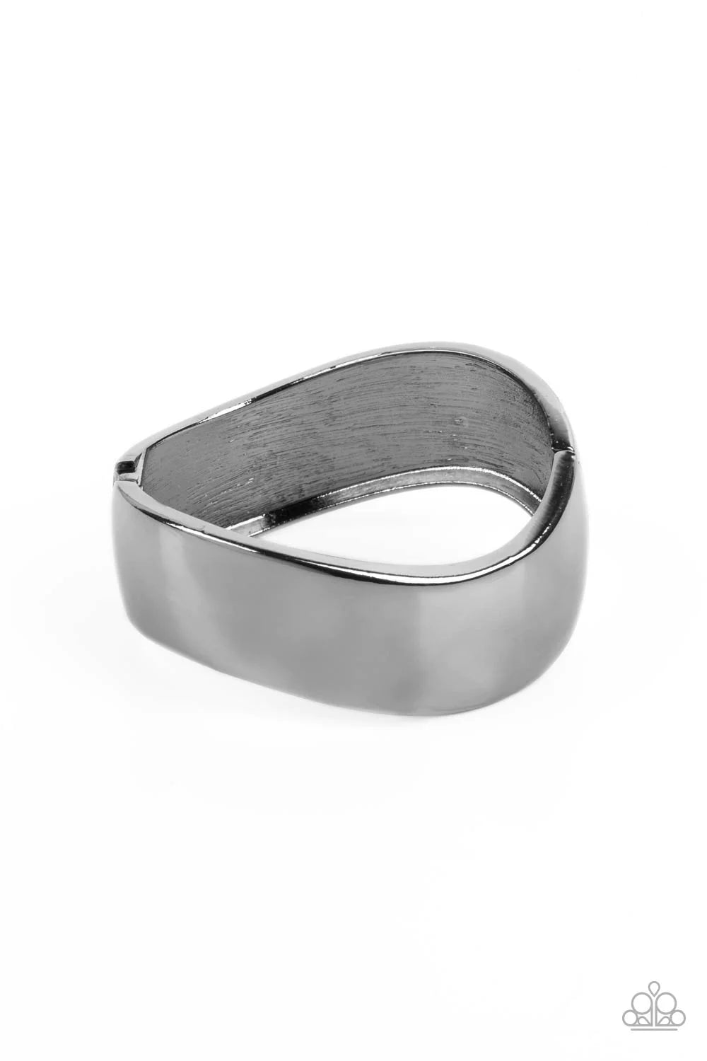 Paparazzi Accessories Urban Anchor - Black A thick band of gunmetal wraps around the wrist in a dramatic display. As the edges of the band curve into subtle waves, the high sheen finish creates a blinding display of intense sheen that demands attention. F