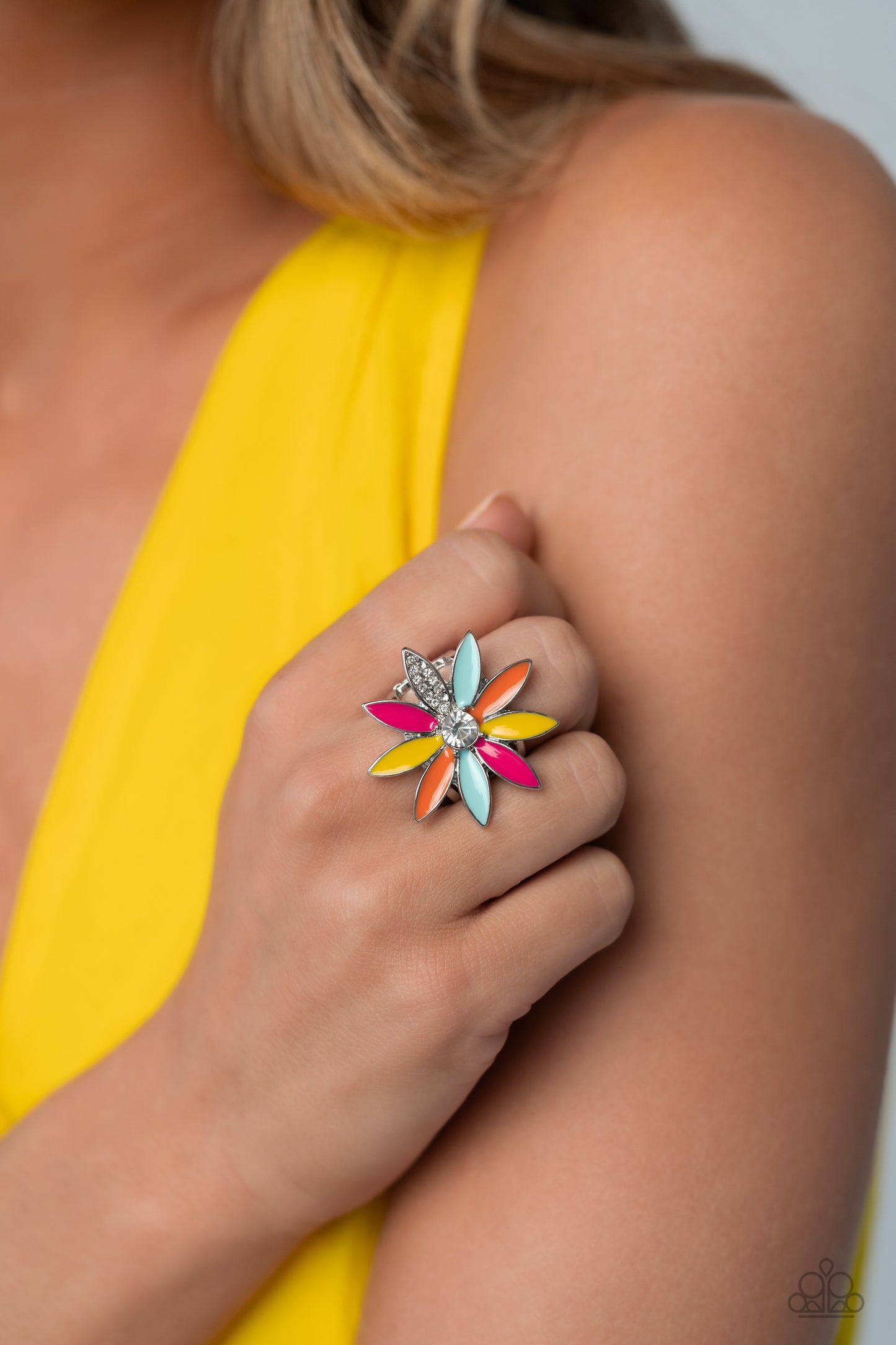 Paparazzi Accessories June 2023 Life Of Party June 2023 LOP Preview Pack of All 5 Exclusive Pieces Includes one of each Life of the Party exclusive accessory for June 2023: Necklace: "Classy Couture - WhiteHoop Earring: "Hypnotic Heart Attack - Multi" Nec