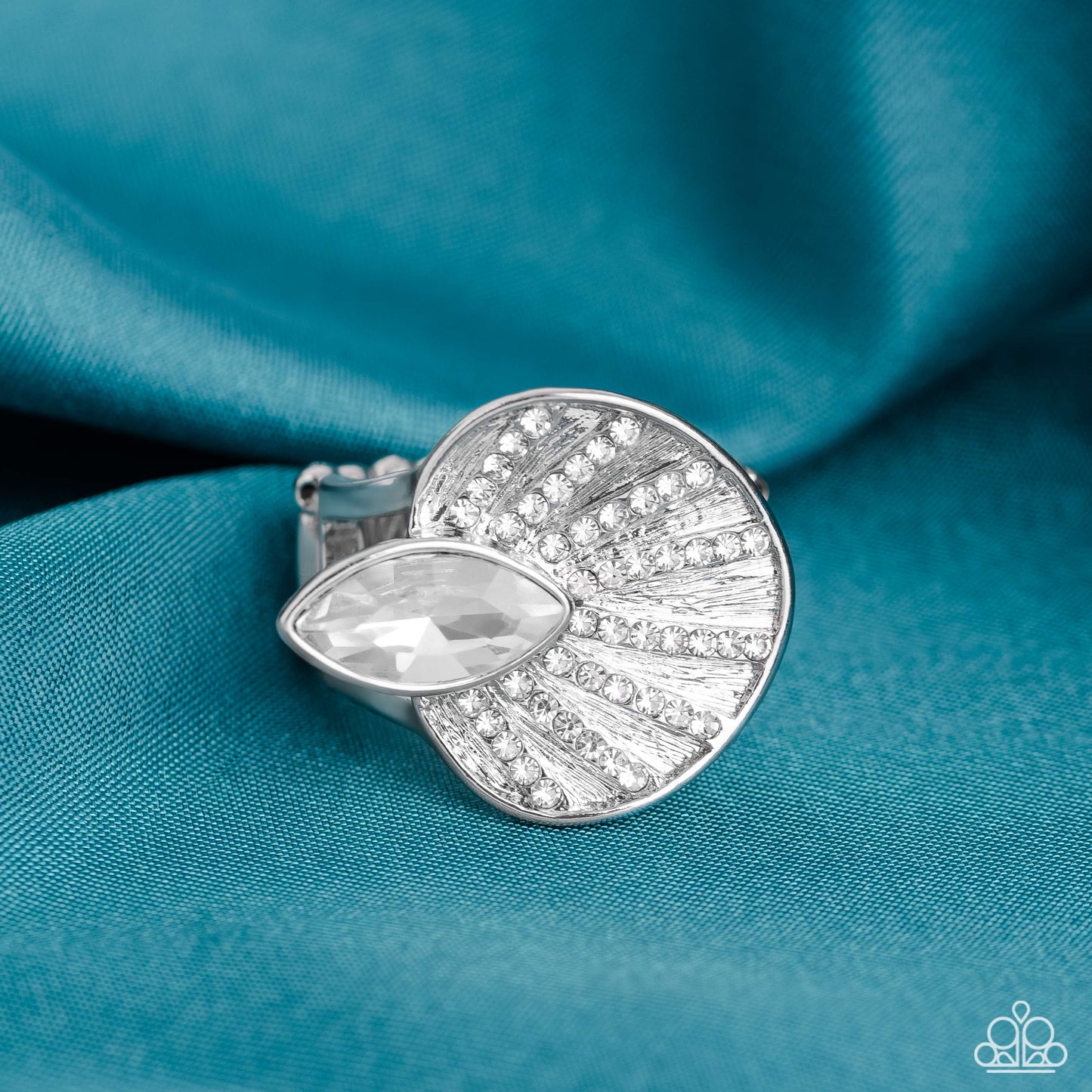 Paparazzi Accessories August 2023 Life of Party August 2023 LOP Preview Pack of All 5 Exclusive Pieces Includes one of each Life of the Party exclusive accessory for August 2023. Jewelry
