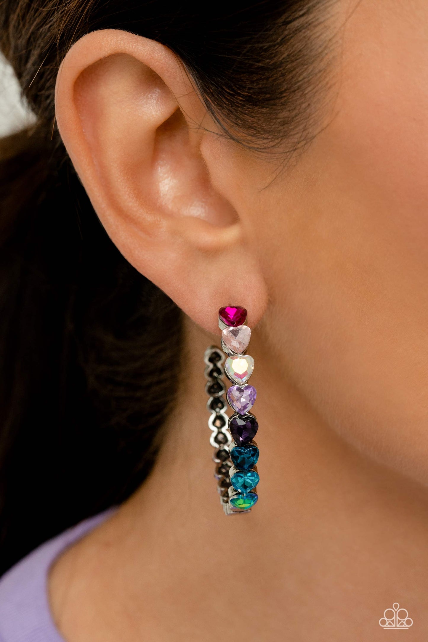 Paparazzi Accessories June 2023 Life Of Party June 2023 LOP Preview Pack of All 5 Exclusive Pieces Includes one of each Life of the Party exclusive accessory for June 2023: Necklace: "Classy Couture - WhiteHoop Earring: "Hypnotic Heart Attack - Multi" Nec