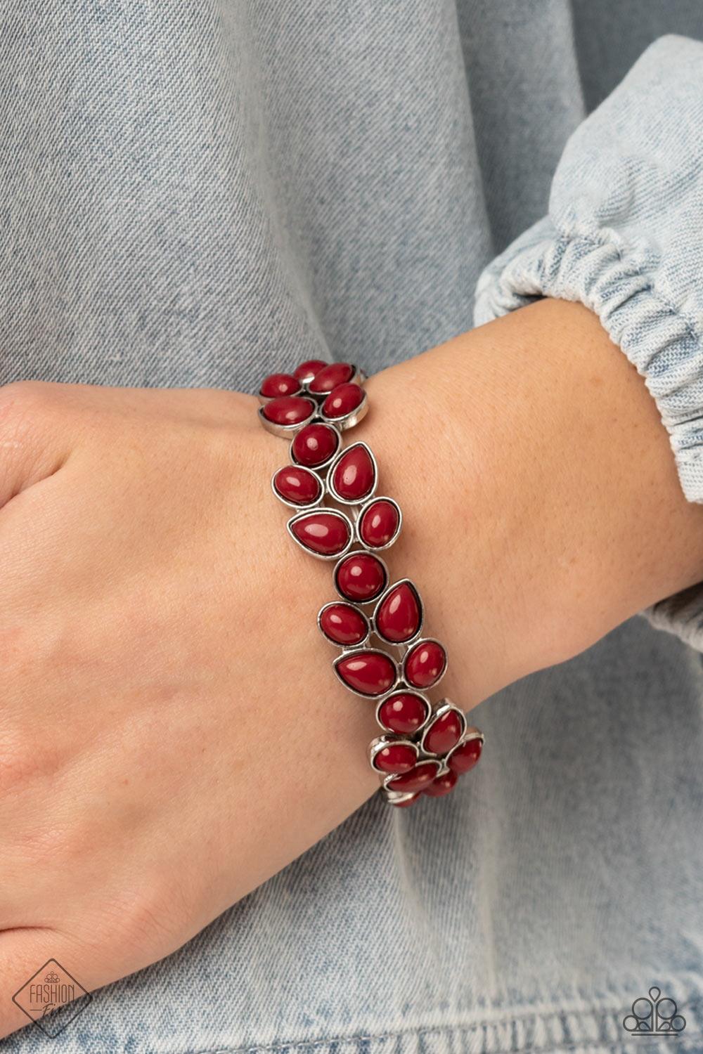 Paparazzi Accessories Glimpses of Malibu - January 2022 FF Featuring playful styles accented with fun pops of color, the Glimpses of Malibu Collection is an endearing assortment of cheerful and whimsical laid-back fashion. From the bubbly outgoing sociali