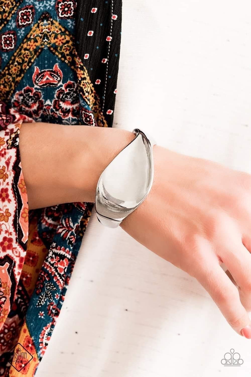 Paparazzi Accessories Sunset Sightings: FF April 2020 Trendsetters are sure to gravitate towards the accessories found in the Sunset Sightings collection. Featuring more drastic designs, bold colors, and funky combinations found outside the box, the piece