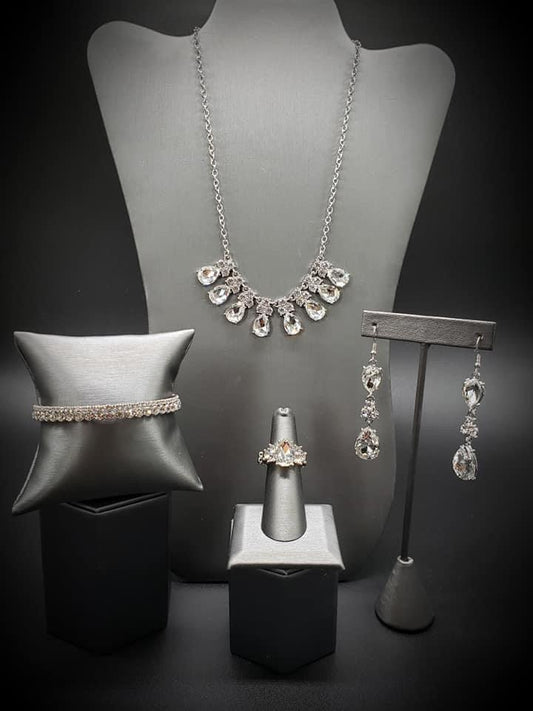 Paparazzi Accessories Fiercely 5th Avenue: May FF 2021 The styles featured in the Fiercely 5th Avenue collection are exactly what you would expect with a name like that: Sleek, classy, metallic designs that you’d find on the streets of New York. The acces