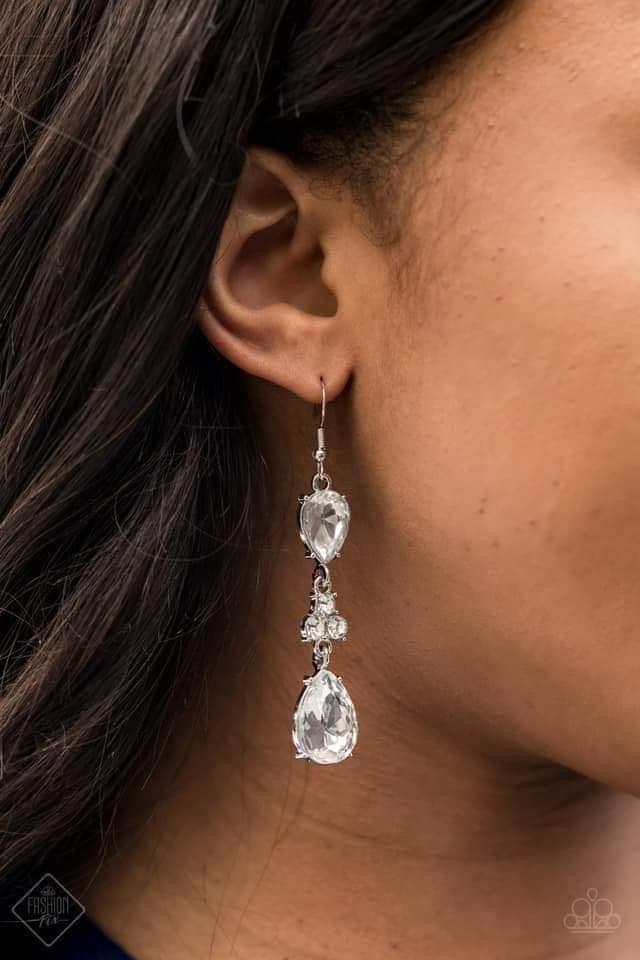 Paparazzi Accessories Fiercely 5th Avenue: May FF 2021 The styles featured in the Fiercely 5th Avenue collection are exactly what you would expect with a name like that: Sleek, classy, metallic designs that you’d find on the streets of New York. The acces