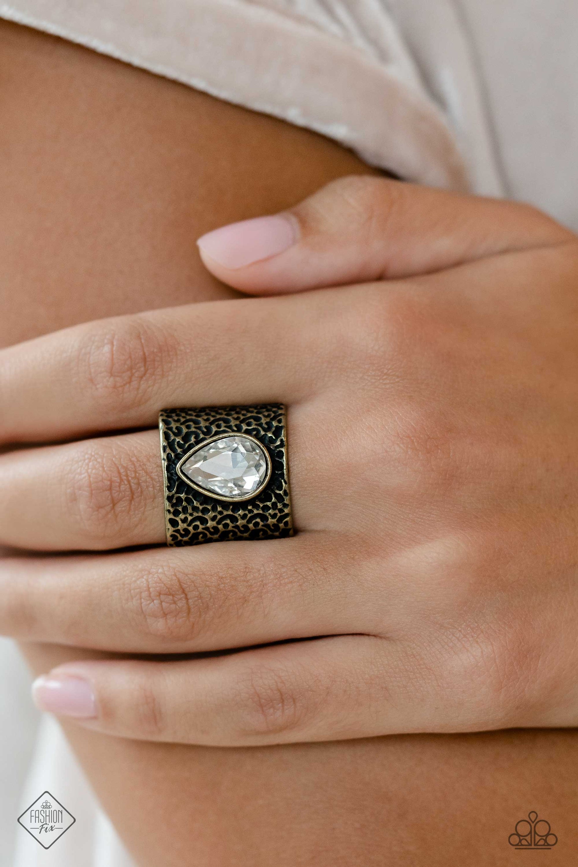 Paparazzi Accessories Magnificent Musings: FF January 2023 The Magnificent Musings Collection features bold statement pieces and edgy designs. Reveling in sassy, unapologetic fashion, Magnificent Musings mavens confidently express themselves through glamo