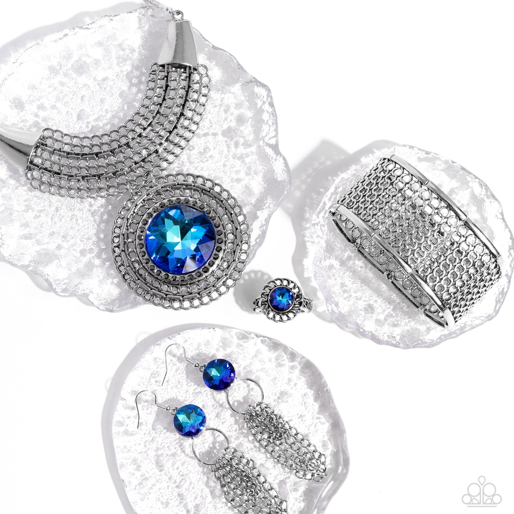 Paparazzi Accessories Magnificent Musings: FF December 2022 The Magnificent Musings Collection features bold statement pieces and edgy designs. Reveling in sassy, unapologetic fashion, Magnificent Musings mavens confidently express themselves through glam