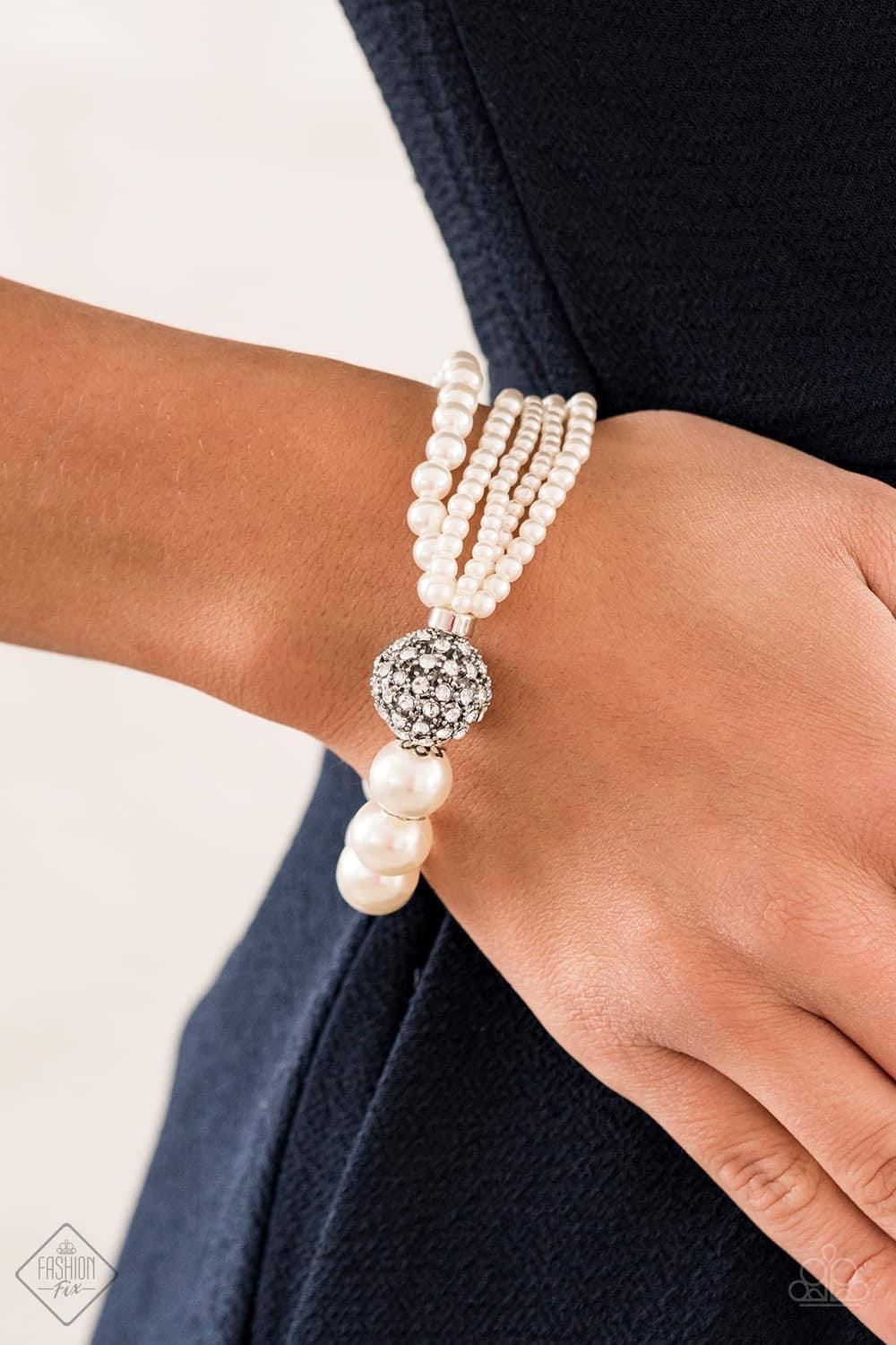 Paparazzi Accessories Fiercely 5th Avenue: FF June 2020 The styles featured in the Fiercely 5th Avenue collection are exactly what you would expect with a name like that: Sleek, classy, metallic designs that you’d find on the streets of New York. The acce