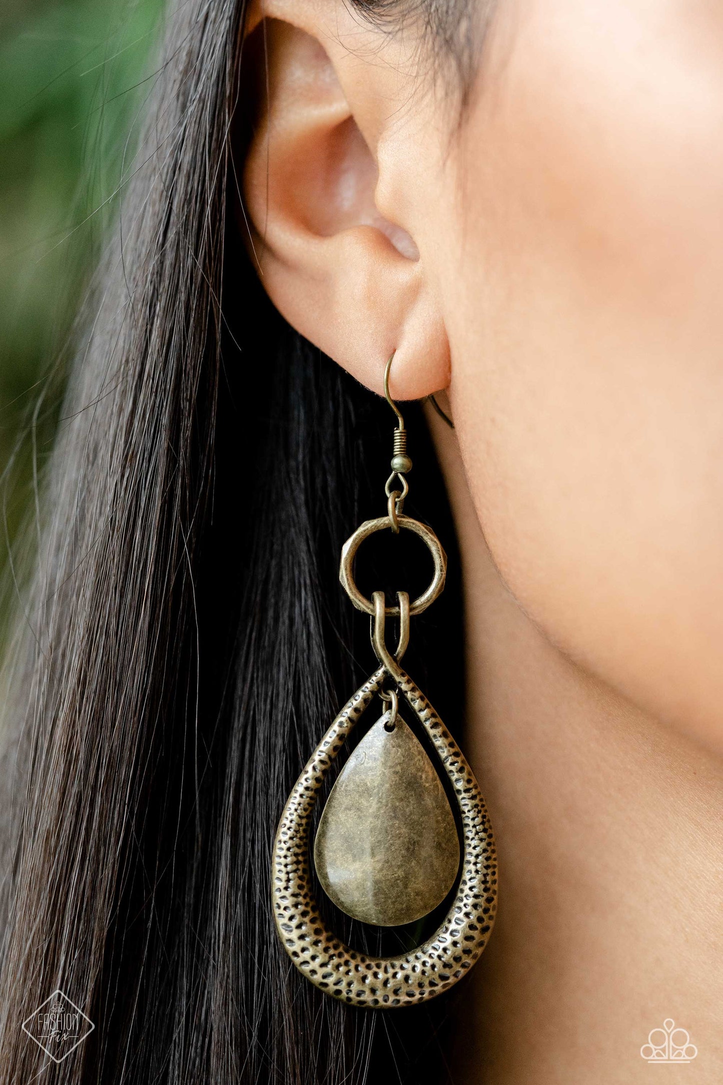 Paparazzi Accessories Magnificent Musings: FF January 2023 The Magnificent Musings Collection features bold statement pieces and edgy designs. Reveling in sassy, unapologetic fashion, Magnificent Musings mavens confidently express themselves through glamo