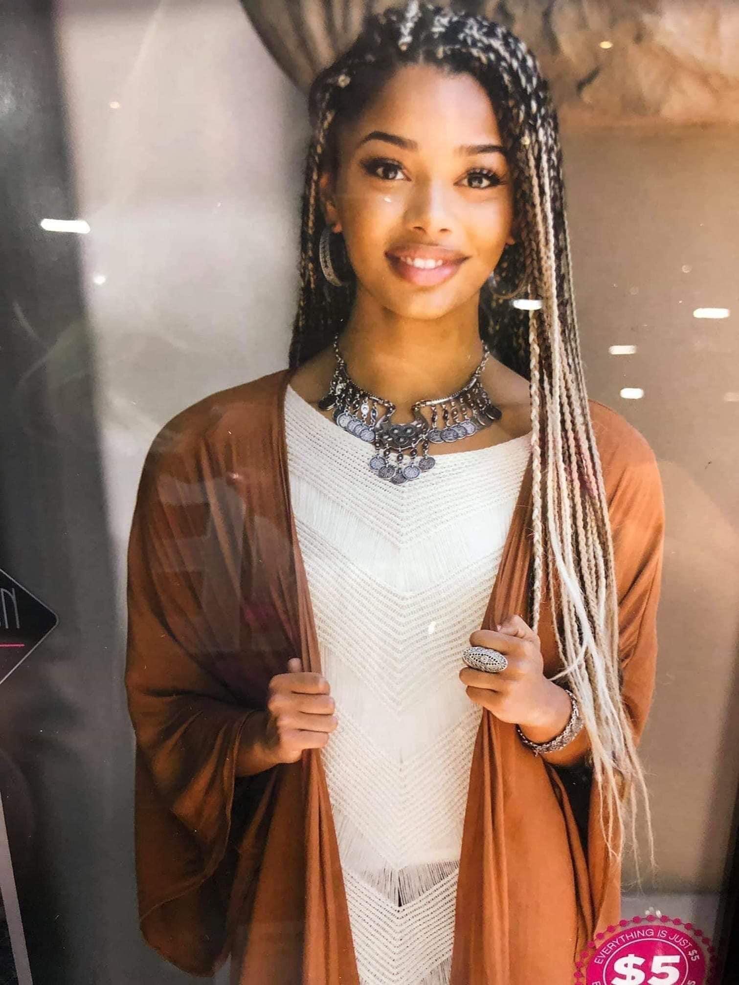 Paparazzi Accessories Sunset Sitings: FF September 2019 Trendsetters are sure to gravitate towards the accessories found in the Sunset Sightings collection. Featuring more drastic designs, bold colors, and funky combinations found outside the box, the pie