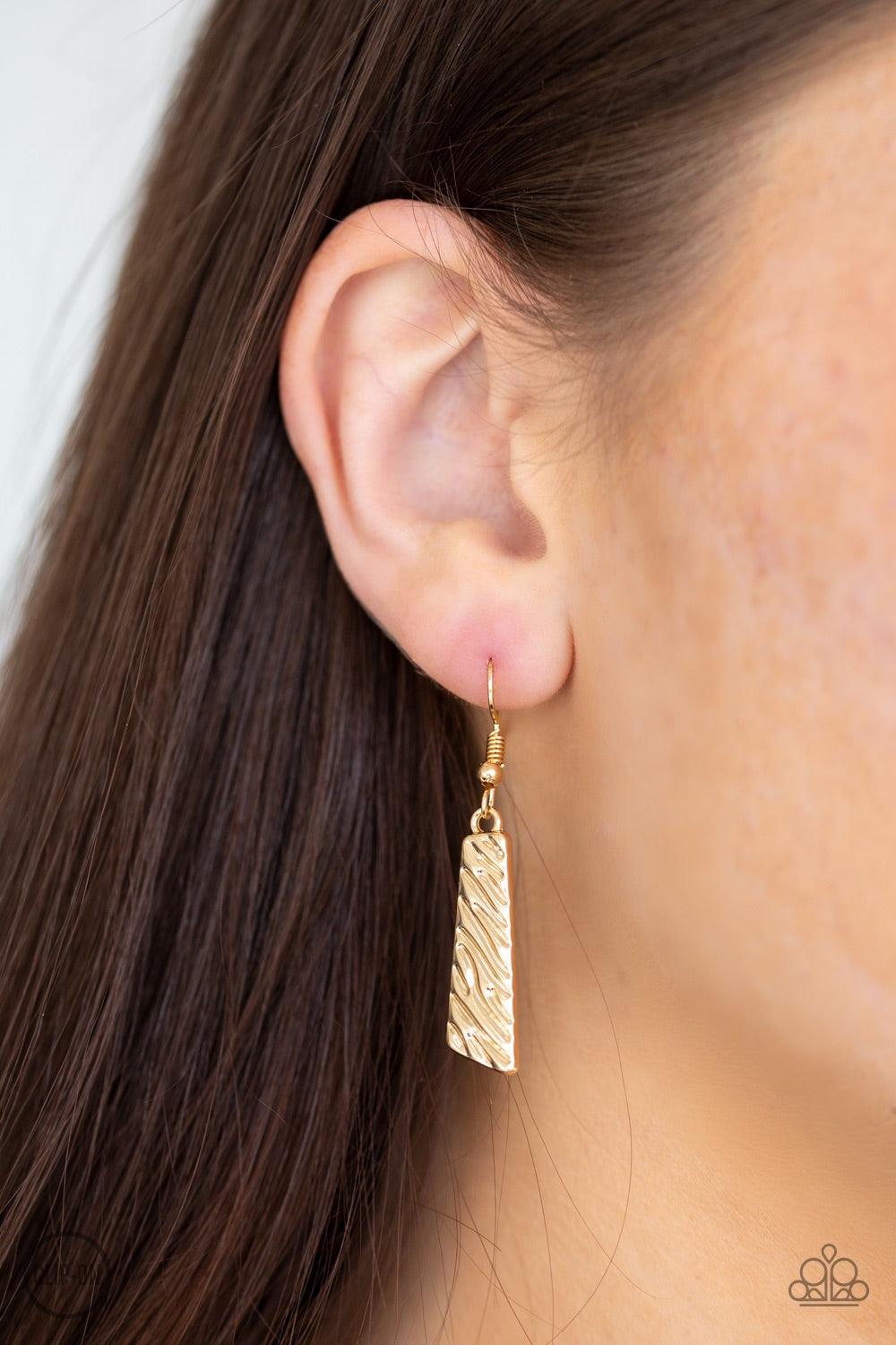 Paparazzi Accessories Texture Tigress - Gold Embossed in rippling patterns, a collection of angular gold plates swing from the bottom of a glistening gold chain, creating an edgy geometric fringe below the collar. Features an adjustable clasp closure. Jew