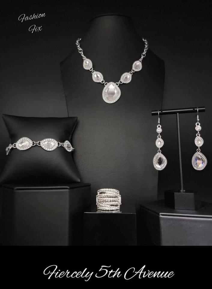 Paparazzi Accessories Fiercely 5th Avenue: July 2022 FF Timeless and classic yet sophisticated and versatile, the Fiercely 5th Avenue Collection features elegant designs and traditional metal finishes. Never one to shy away from a bit of sparkle, the Fier