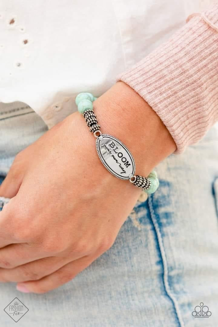 Paparazzi Accessories Simple Santa Fe: FF November 2022 Authentic designs and handcrafted pieces are staples of the Simply Santa Fe Collection. Featuring patterns and elements inspired by nature, these earthy designs tend to have a little more detail. Tho