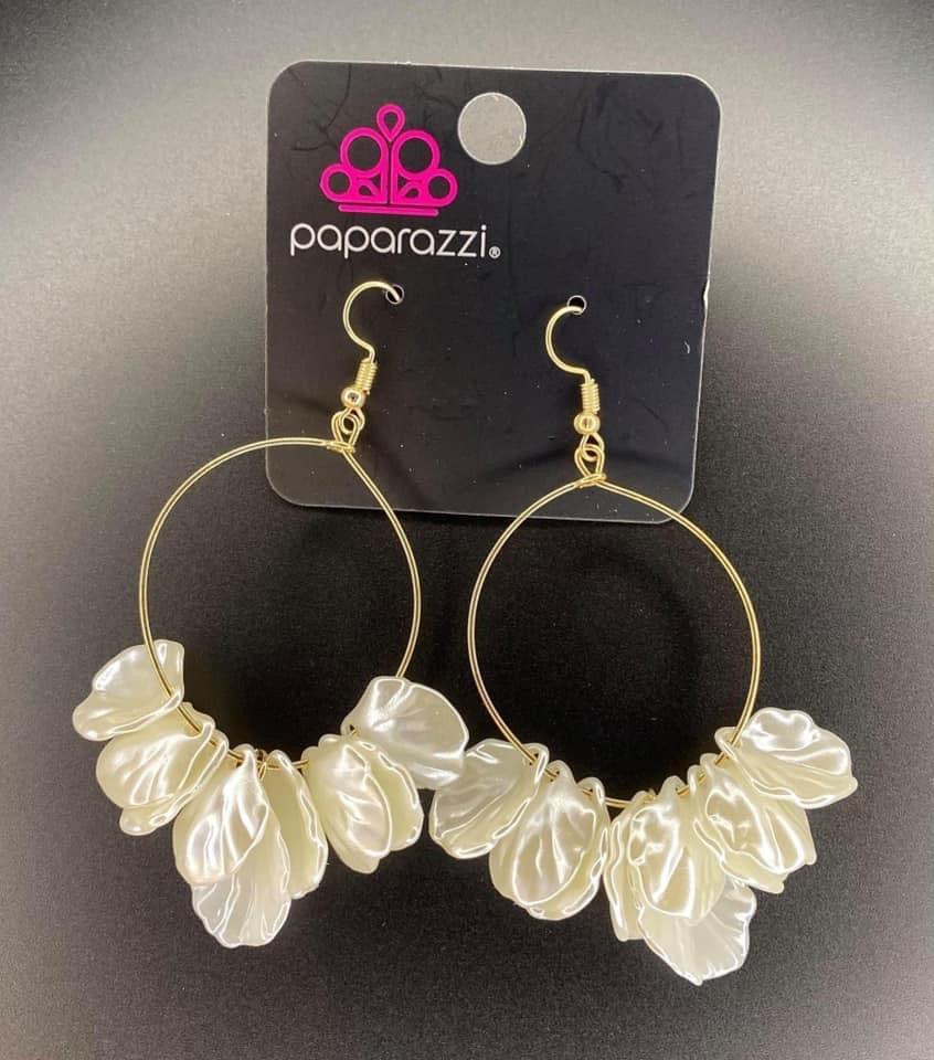 Paparazzi Accessories SailBoats and Seashells - Gold FF Exclusive Jewelry